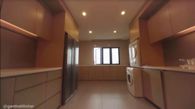 Potret apartemen Gen Halilintar. [Youtube/Gen Halilintar]