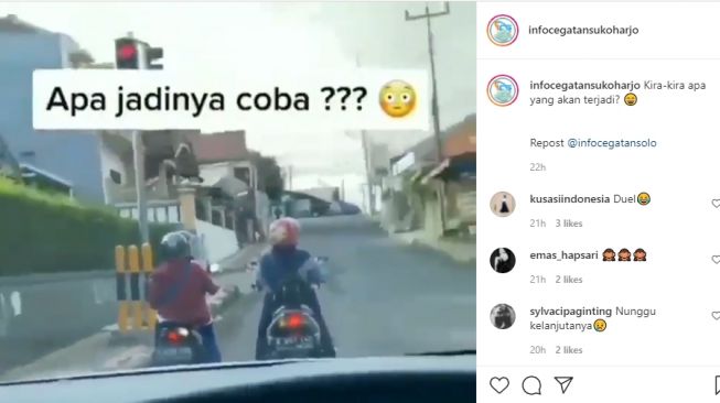 Emak-emak naik motor ini bikin pemobil keheranan (Instagram)