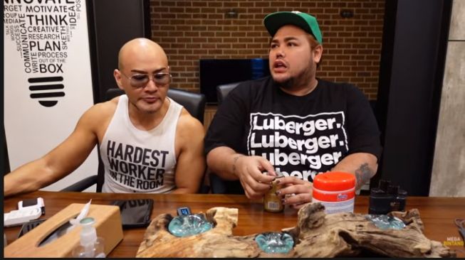 Potret Kantor Deddy Corbuzier. [YouTube/Ivan Gunawan]