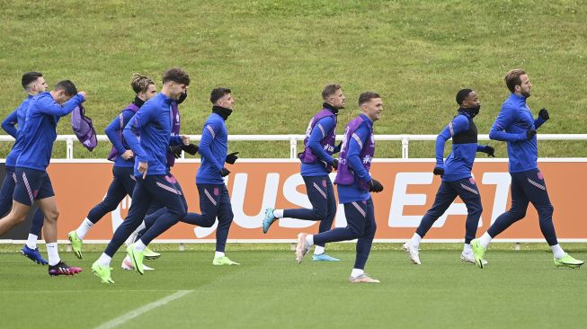 Para pemain Inggris mengikuti sesi latihan di St George's Park, Burton-on-Trent, Inggris, pada (6/7/2021). [Paul ELLIS / AFP]