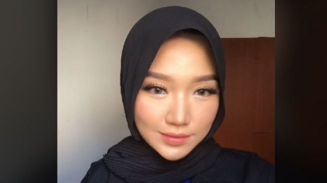 MUA Tak Dandan saat Rias Pengantin, Sekalinya Dandan Publik Syok: Kukira Cupu Ternyata Ayu. (tiktok)