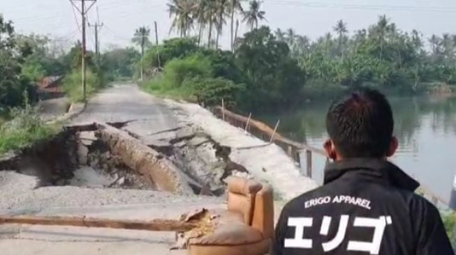 Parah! Baru Diperbaiki 3 Bulan, Jalan di Tanjung Burung Amblas