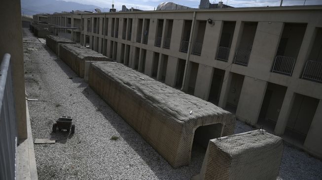 Bunker keamanan di dalam pangkalan udara AS Bagram setelah semua pasukan AS dan NATO pergi, di Afghanistan, pada (5/7/2021). [WAKIL KOHSAR / AFP]