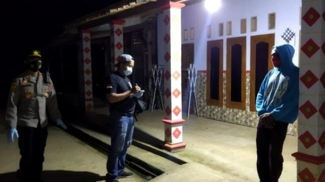 Istri Meninggal Terpapar Covid-19, Pria Ini Nekat Sayat Lehernya dengan Sabit hingga Tewas