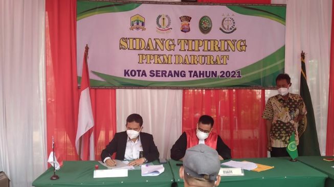 Sidang Tipiring 40 Pelanggar PPKM, Penjaga WC Dipenjara Gegara Tak Bayar Denda Rp100 Ribu