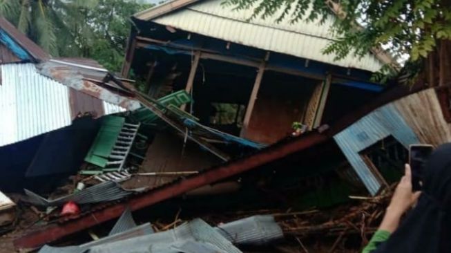 Bencana Hidrometeorologi Basah Landa 3 Kabupaten di Sulawesi Selatan, Satu Meninggal
