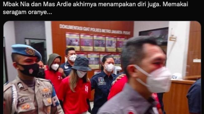 Pakai Baju Tahanan, Begini Penampilan Nia Ramadhani dan Ardi Bakrie