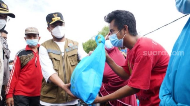 Andi Sudirman Sulaiman Tiba di Selayar Pakai Helikoter