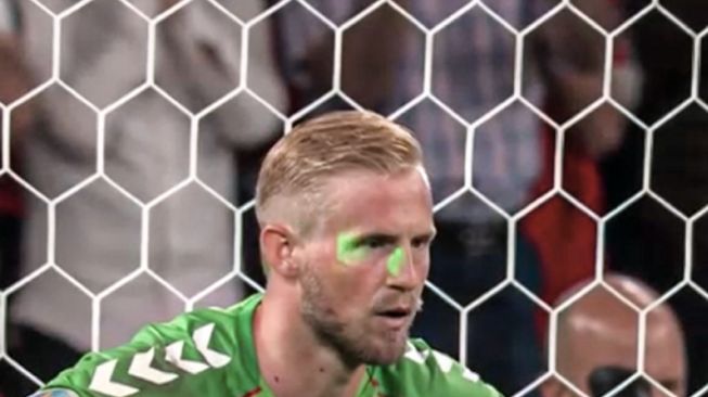 Fans Ganggu Kiper Denmark dengan Sinar Laser, Inggris Terancam Hukuman UEFA