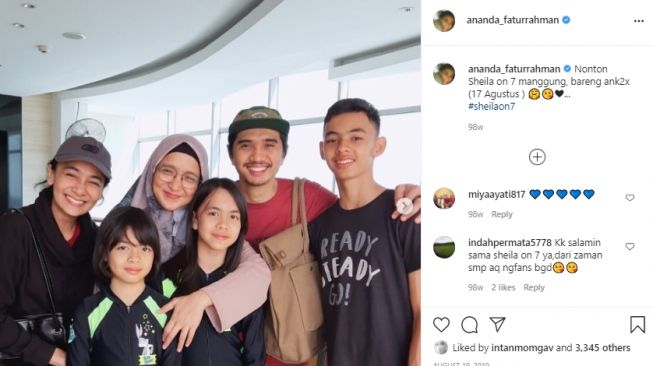 Kedekatan Attar Syach dan Duta Sheila on 7. [Instagram/ananda_faturrahman]