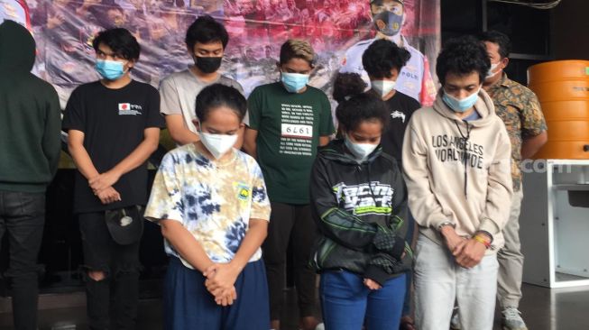 Geng motor yang ditangkap terkait kasas pengeroyokan kepada anggota Polsek Cilandak. (Suara.com/Arga).