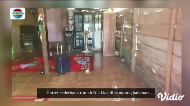 Potret rumah Nia LIDA di kampung. [YouTube/Indosiar]