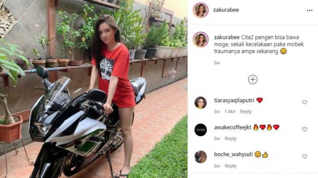 8 Pesona Beiby Aspri Baru Hotman Paris, Lengket Banget dengan Bos