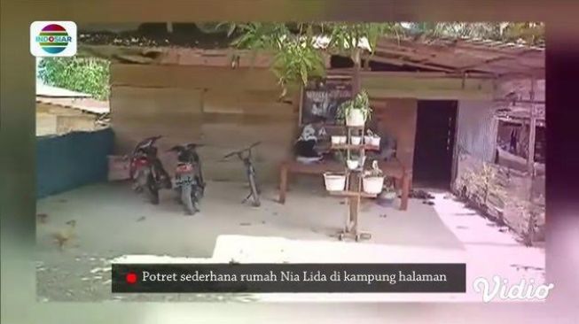 Potret rumah Nia LIDA di kampung. [YouTube/Indosiar]