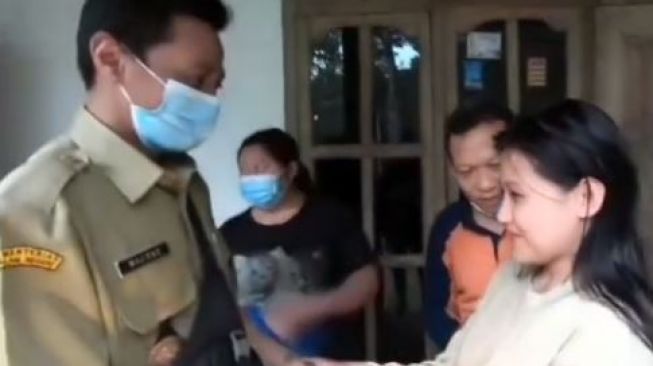 Viral Gadis Cantik ODGJ Dibawa ke RSJ, Hampir 4 Tahun Dipasung di Rumah