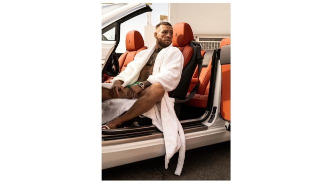 Sebelum Patah Kaki, Conor McGregor Sempat Pamer Rolls-Royce Phantom