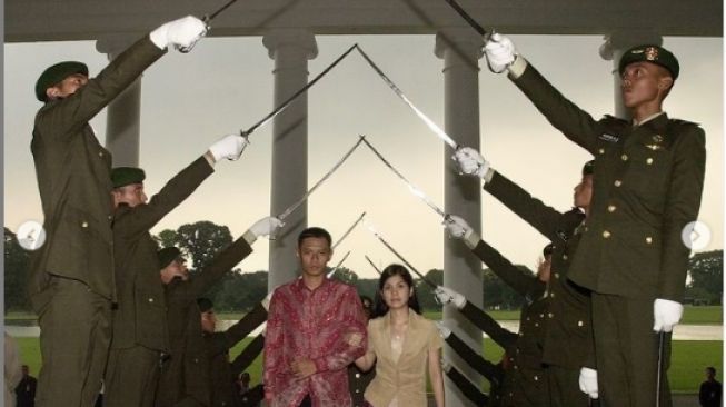 Momen Pedang Pora pernikahan Annisa Pohan dan AHY. [Instagram/annisayudhoyono