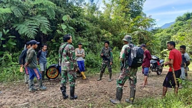 Lagi Kontak Tembak Satgas Madago Raya dengan MIT Poso, Satu Orang Tewas