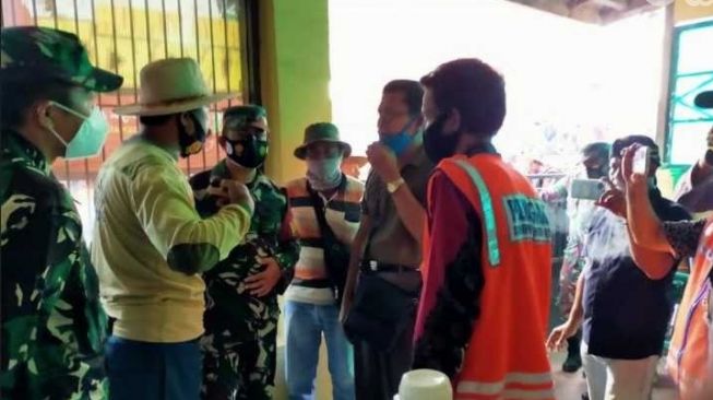 Pasar Hewan Ditutup, Pedagang Sapi dan Kambing di Sumenep Diminta Jualan Online