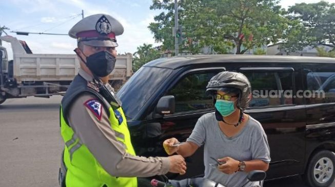 Warga Terjaring Penyekatan di Batam Tidak Dihukum Justru Diberi Vaksin Gratis