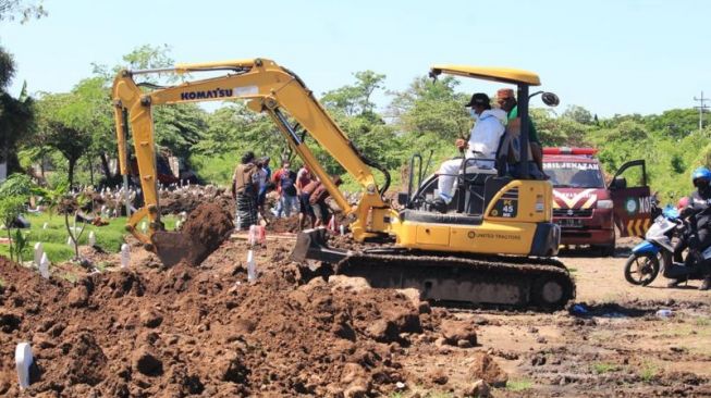 Berkejaran Dengan Kematian yang Terus Meningkat, Makam Sidoarjo Siapkan Ekskavator