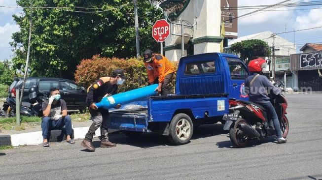 Warga Antre Berjam-jam hingga ke Luar Kota, Febfi Tergerak Bantu Atasi Kelangkaan Oksigen