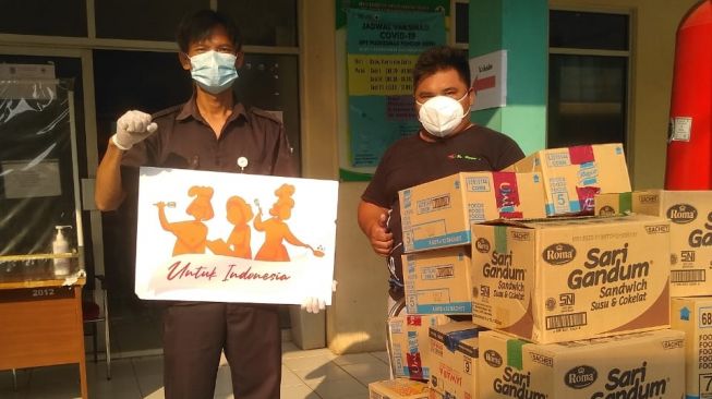 Bagi-bagi Makanan, Program "Untuk Indonesia" Sasar Tenaga Kesehatan dan Relawan Covid-19