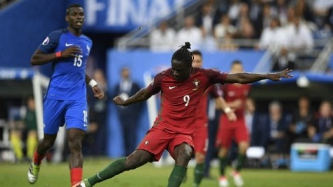 Aksi Eder saat jadi aktor Timnas Portugal juara Euro 2016. (MARTIN BUREAU / AFP)