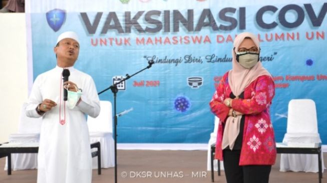 Ustad Das'ad Latif hadiri vaksinasi untuk mahasiswa dan alumni Unhas di GOR JK Arenatorium, Kampus Tamalanrea, Selasa 13 Juli 2021 [SuaraSulsel.id / DKSR Unhas]