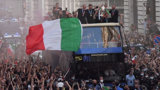 Juara Euro 2020, Ribuan Fans Turun ke Jalan Sambut Timnas Italia