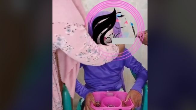 MUA rias wajah bocah perempuan (tiktok)