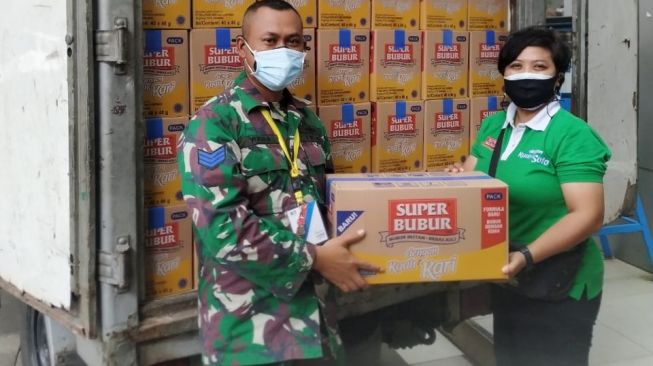 Wisma Atlet Kemayoran mendapat bantuan makanan instan Super Bubur sebanyak seribu karton. [dokumentasi pribadi]