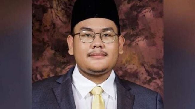 Anak bungsu Bupati Serang Adam Sulaiman Al-Hasani meninggal gegera positif Covid-19. [Istimewa]