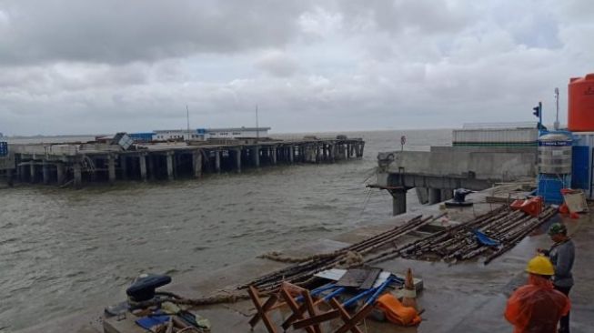 Trestle Pelabuhan Internasional Kijing Mempawah Ambruk Sebelum Diresmikan