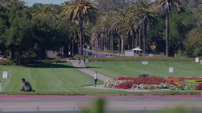 Momen perpisahan Maudy Ayunda dari Stanford University [YouTube/Maudy Ayunda]