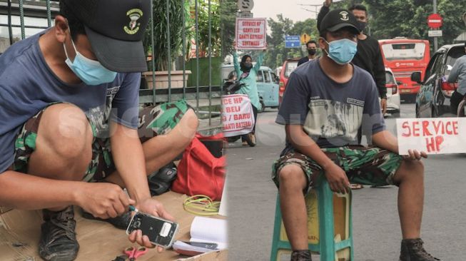 Viral Potret Tukang Servis HP Tawarkan Jasa di Pinggir Jalan Dampak PPKM Darurat