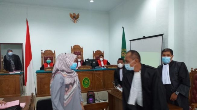 Rini Pratiwi, Anggota DPRD Tanjungpinang Dituntut 1 Tahun Penjara Gegara Ijazah Palsu