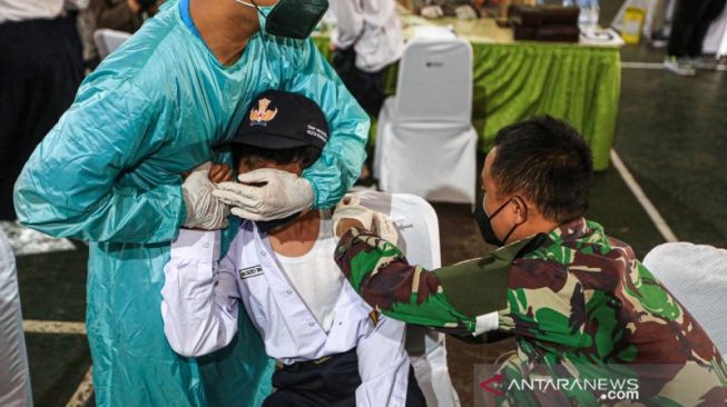 Ribuan Pelajar di Bandung Divaksin COVID-19, Ini Harapan Mang Yana