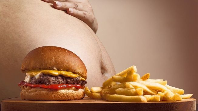 Ilustrasi pola makan kurang sehat yang dapat picu obesitas (Pixabay).