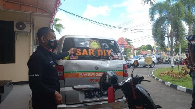 Ambulans SAR DIY di Mapolres Bantul, Rabu (14/7/2021). - (SuaraJogja.id/Rahmat Jiwandono)