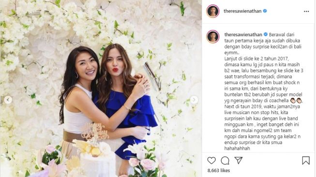 Potret kedekatan Nia Ramadhani dan Theresa Wienathan. [Instagram/theresawienathan]