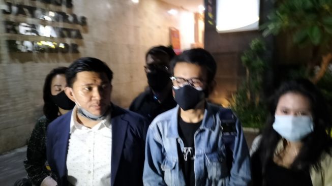 Ogah Berdamai, Adam Deni Siap "Diadu" Jerinx SID di Kantor Polisi: Kita Tunggu di Sini!