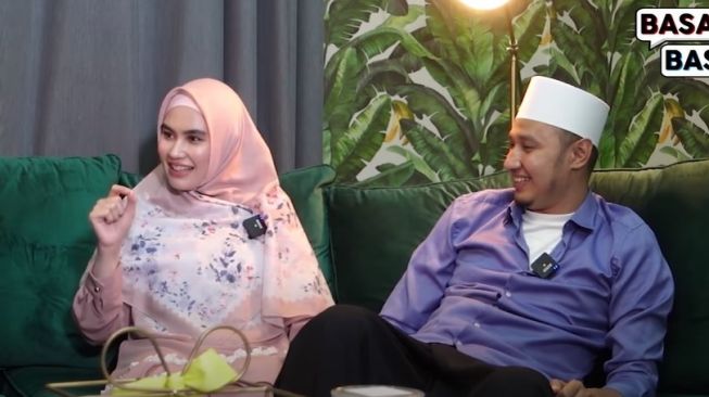 Istri Habib Usman Pajang Tas Mewah Saat Ultah, Dicibir Netizen Pamer Harta
