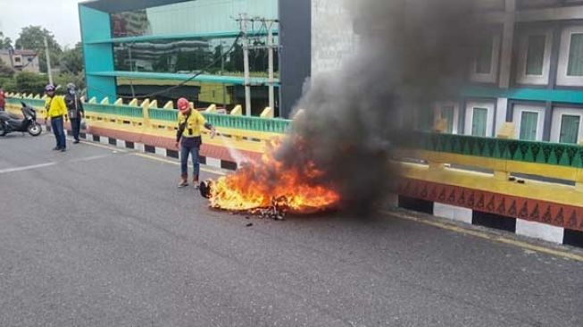 Kronologi Honda PCX Terbakar Tiba-tiba di Flyover Pekanbaru