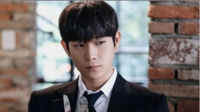 Pihak Produksi Sebut Kim Young Dae Mundur Sepihak dari School 2021