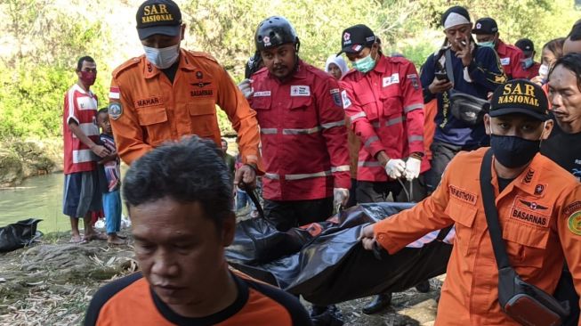 Tenggelam di Sungai, Bocah Alfat Dicari Keluarganya, Namun Berakhir Tragis