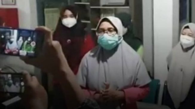 Sempat Viral Nakes Klaim Suntik Vaksin Sesuai SOP: Tolong Jangan Bebani Kami