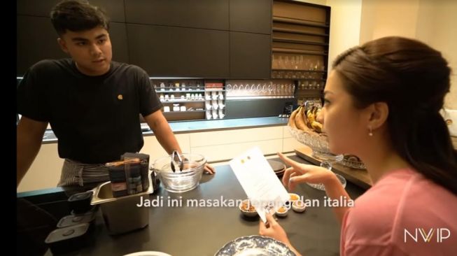 Potret dapur canggih Nikita Willy. [YouTube/Trans7 Official]