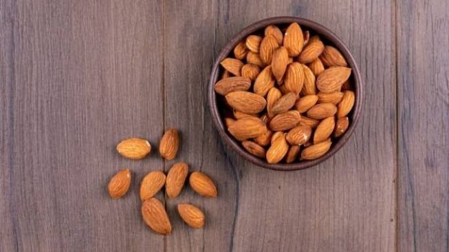 Kacang Almond (freepik).