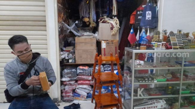 Imbas PPKM Darurat, Penjual Plakat di Pasar Senen Pulangkan 2 Karyawan